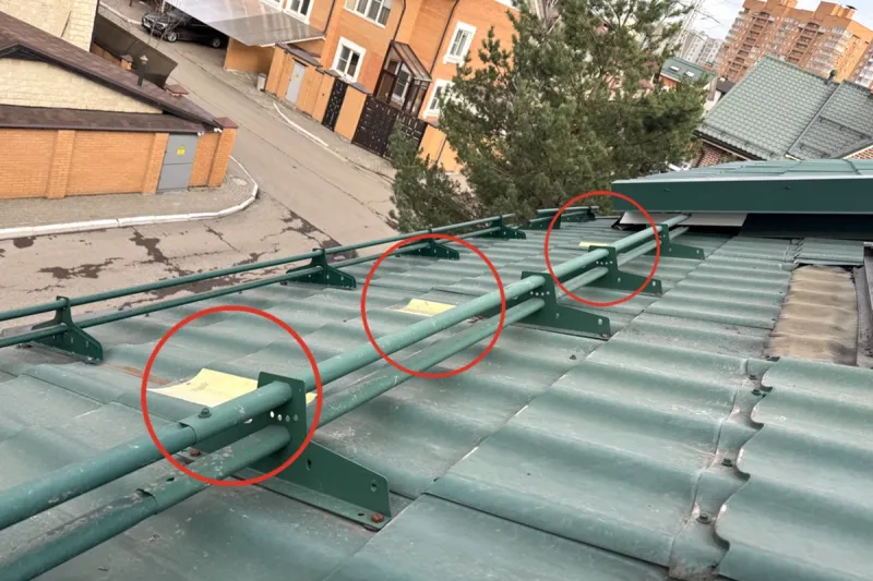 Как починить кровлю после обрыва снегозадержателей. Заплатки на кровле из металлочерепицы