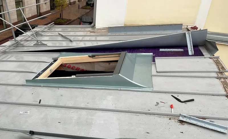 Как установить мансардное окно в готовую крышу?