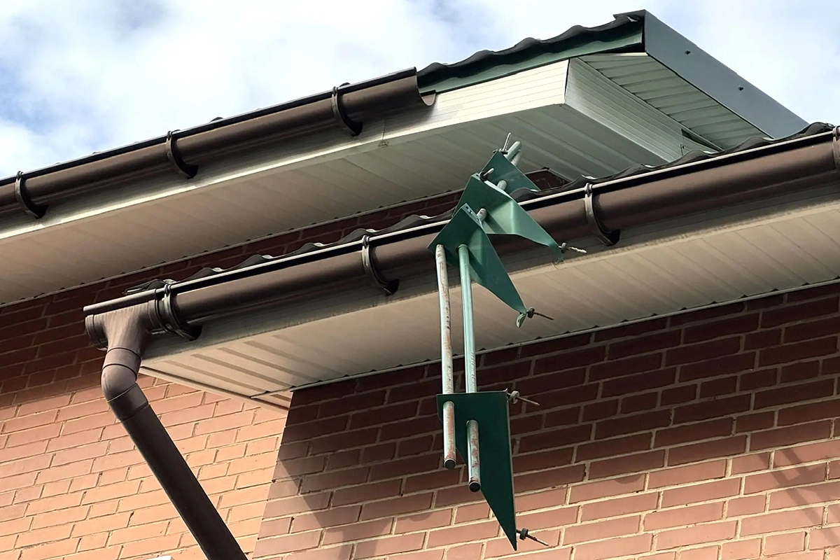 Обрыв снегозадержателей