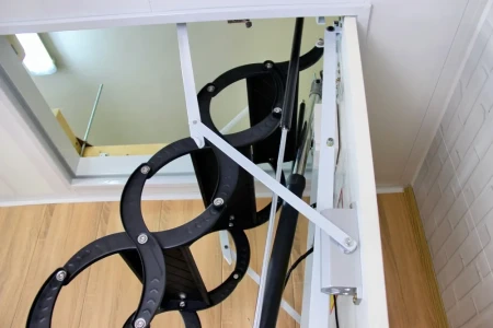 Чердачная люк-лестница Fakro LCS-E (CH) в Санкт-Петербурге фото