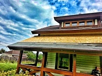 Монтаж кровли: подкладочный ковёр, готовая черепица Shinglas на втором ярусе