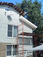 Подшив свесов виниловым софитом Grand Line