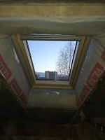 Velux окно в крышу. Монтаж мансардного окна в дом.