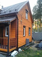 Водосточная система Металл Профиль на деревянном доме с верандой