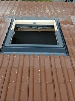 Мансардное окно Velux GZR 3061 94х140 с оклад в черепичной кровле