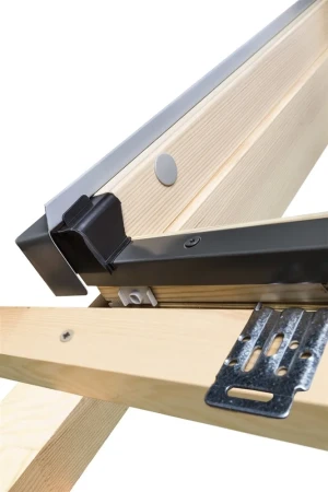 Мансардное окно Fakro LUX FTP-V U3 WiFi в Санкт-Петербурге фото