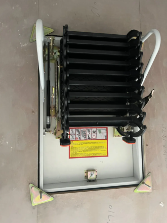 Чердачная люк-лестница Fakro LCS (CH) в Санкт-Петербурге фото