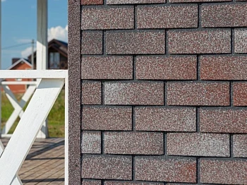 Чем хороша мягкая кровля для стен, почему бы не использовать привычный «Шинглас»?