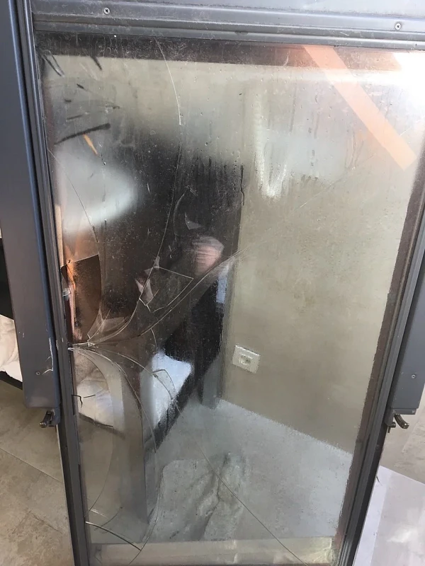 Замена стеклопакета Velux. Вид снизу перед демонтажом