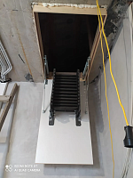 Секционная чердачная лестница в разложенном состоянии