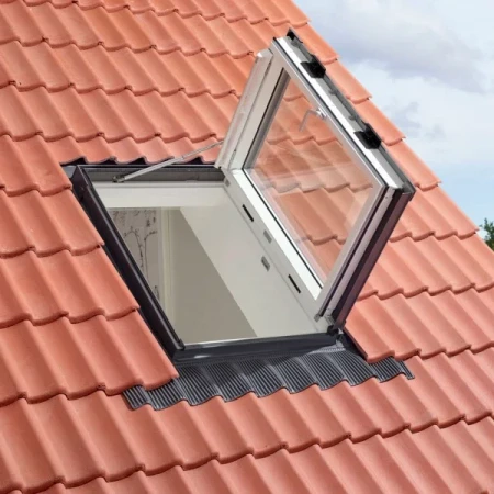 Распашное окно Velux GXL 3070 в Санкт-Петербурге фото