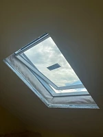 Мансардное окно Fakro PTP-V U3 ПВХ с комплектом гидроизоляции XDK