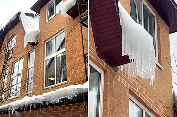 Если зимой ваша крыша выглядит так — то, у вас проблемы