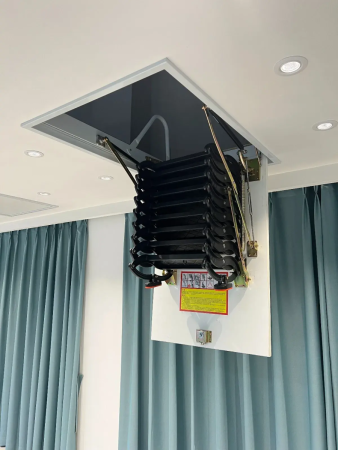 Чердачная люк-лестница Fakro LCS (CH) в Санкт-Петербурге фото