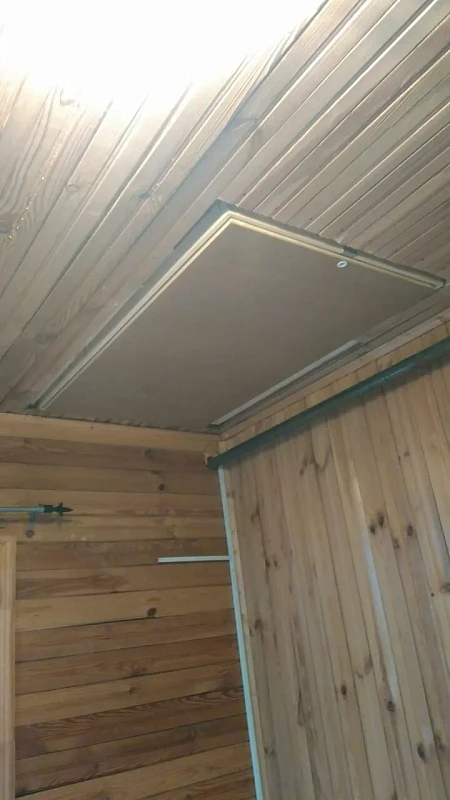 Монтаж складной металлической лестницы на чердак