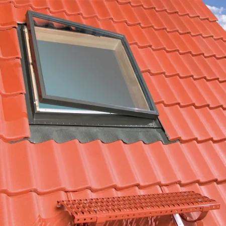 Окно-люк Fakro WLI с универсальным окладом в Санкт-Петербурге фото