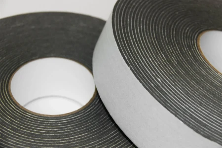 Уплотнительная клейкая лента Fakro HausBand P 30x0,05 м в Санкт-Петербурге фото