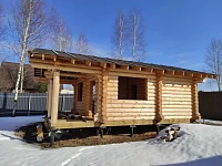 Монтаж кровли Grand Line Classic RAL 7024 на срубе зимой