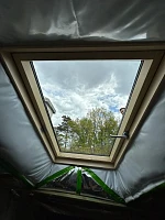 Окно Fakro FWP U3 78х118 изнутри мансарды с пароизоляцией