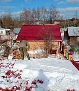 Уборка снега с кровли Grand Line Classic GL RAL 3005