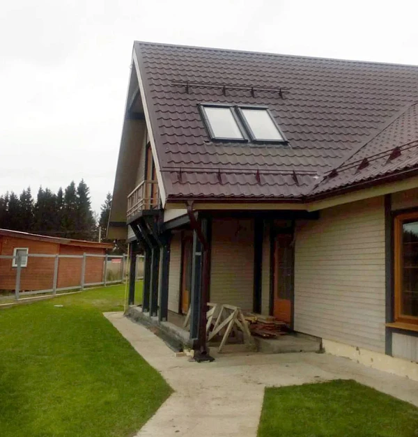 Установка рамы и оклада мансардного окна Факро