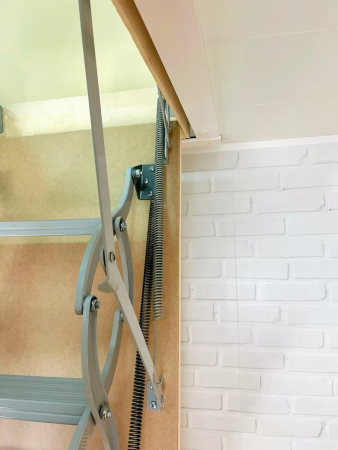 Чердачная люк-лестница Fakro LSТ Lite с утеплением в Санкт-Петербурге фото