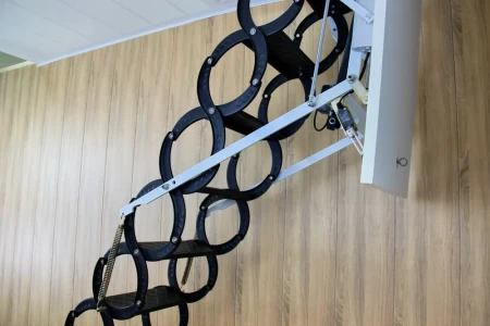 Чердачная люк-лестница Fakro LCS-E (CH) в Санкт-Петербурге фото