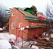 Монтаж гидроизоляции на кровле кирпичного дома