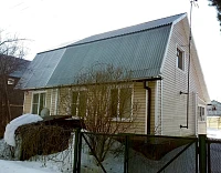 Дом со старой металлической кровлей до замены на мягкую черепицу