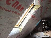 Мансардное окно с утеплением монтажной пеной и пароизоляцией