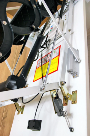 Чердачная люк-лестница Fakro LCS-E (CH) в Санкт-Петербурге фото