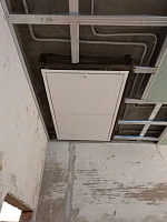 Закрытый люк ножничной лестницы Fakro LST 70х120 в потолке