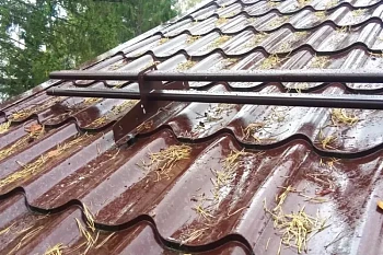 Топ-3 снегозадержателей для металлочерепицы