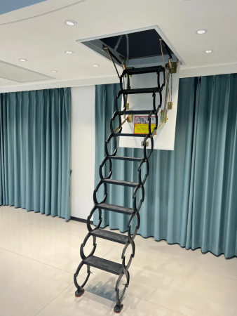 Чердачная люк-лестница Fakro LCS (CH) в Санкт-Петербурге фото