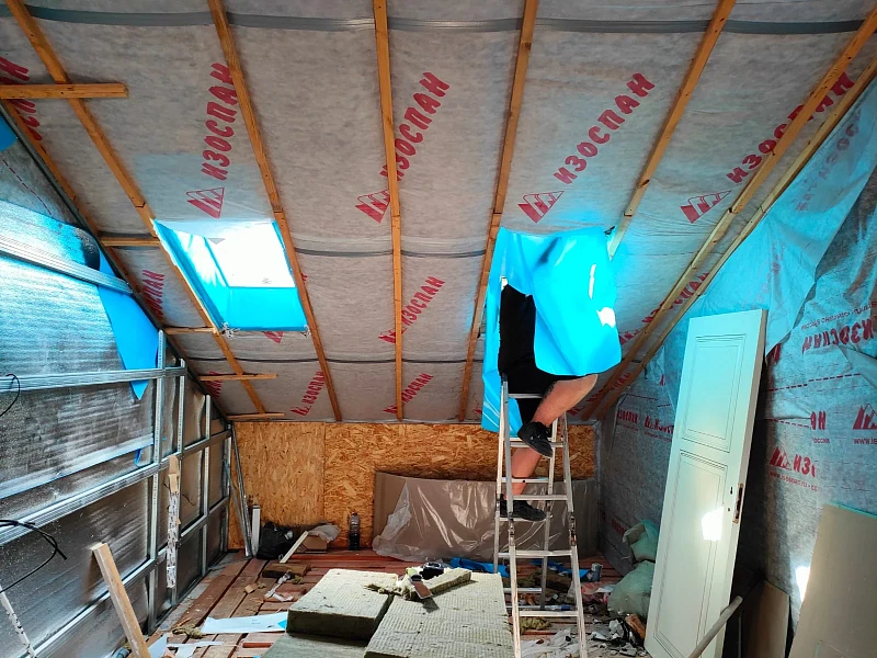 Монтаж мансардного окна Dakea KAA 55х98 в утеплённой кровле