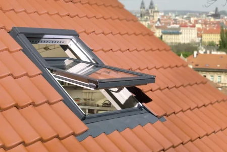 Мансардное окно Fakro Profi FTP-V U3 в Санкт-Петербурге фото