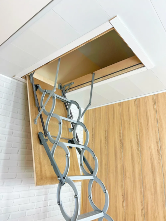 Чердачная люк-лестница Fakro LSТ Lite с утеплением в Санкт-Петербурге фото