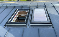 Установка стеклопакета в мансардное окно на кровле