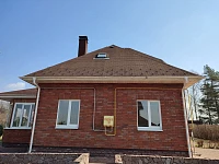 Дом с кровлей Shinglas и мансардным окном Fakro FTS-V