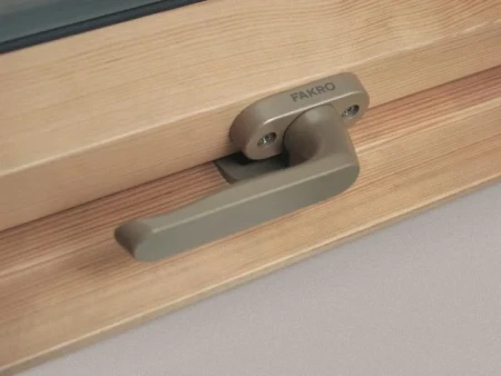 Мансардное окно Fakro Standard FTS-V U4 в Санкт-Петербурге фото