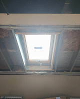 Мансардное окно в металлическом каркасе с утеплением