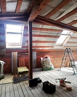 Монтаж мансардных окон Fakro FTP-V U4 94x140 на этапе строительства