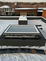 Fakro DXC-C P2 зенитное окно 100х150 на плоской крыше с дренажной мембраной