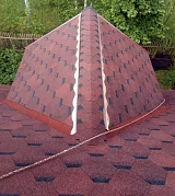 Установка подкладочного ковра и обрешетки